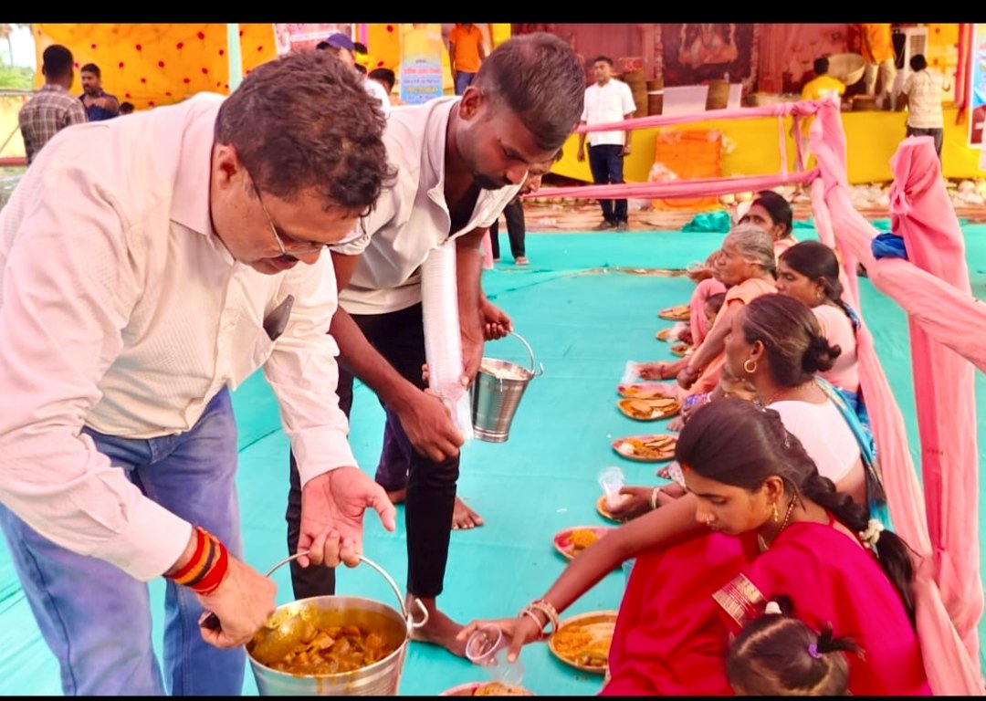 Shrimad Bhagwat Katha concluded with a grand feast in Dahpar, thousands of devotees gathered.