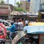 Illegal parking of vehicles at Maliksarai Teenmuhani increases people's problems