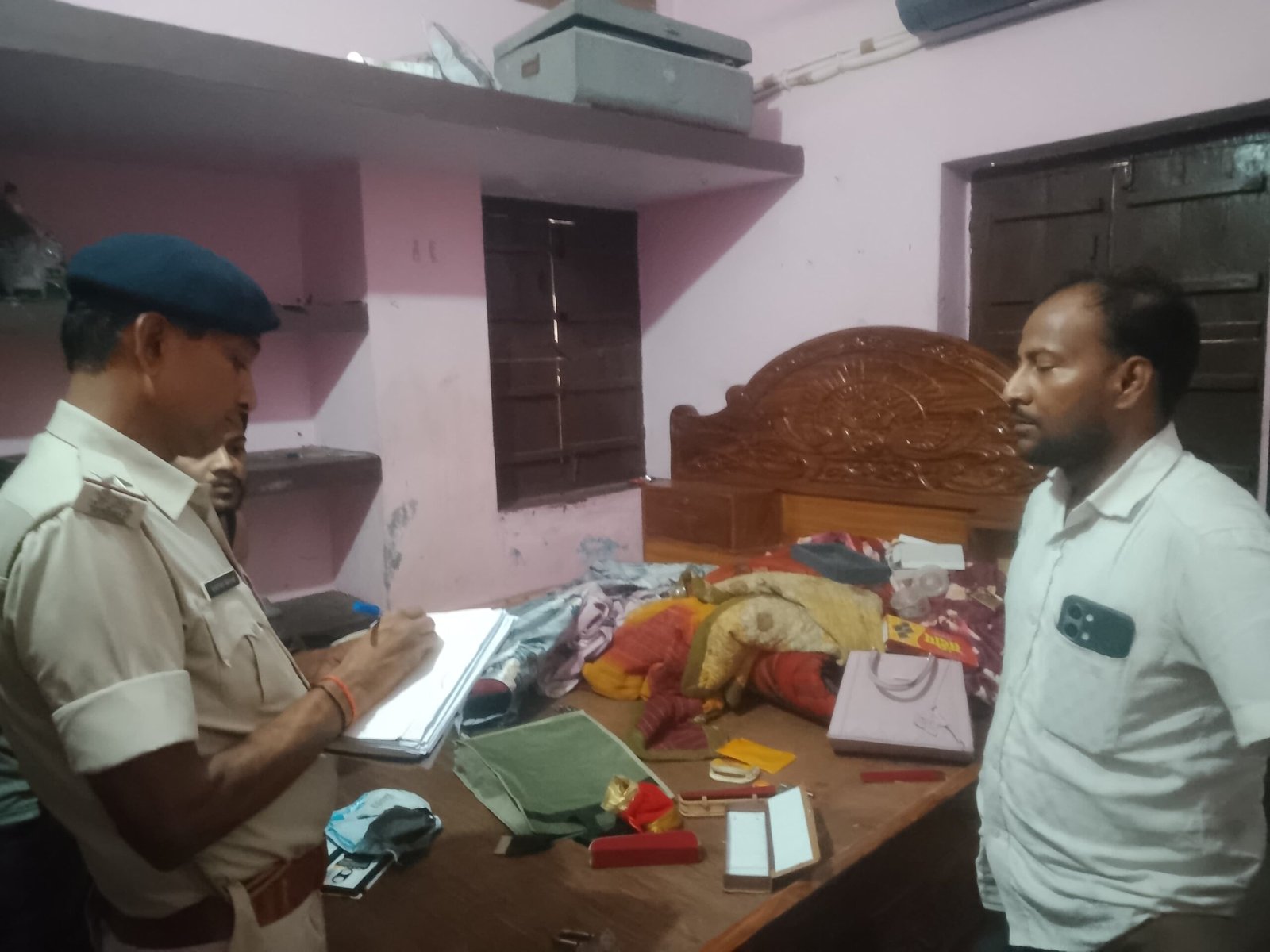 Orgy of thieves in Harnaut: Theft of more than 10 lakh rupees from two closed houses, miscreants fled with gold and silver jewelry and laptops