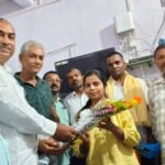 Surabhi, daughter of Sundarpur, became a rural development officer. At the felicitation ceremony, the MLA said, "Daughters are changing the face of Bihar."