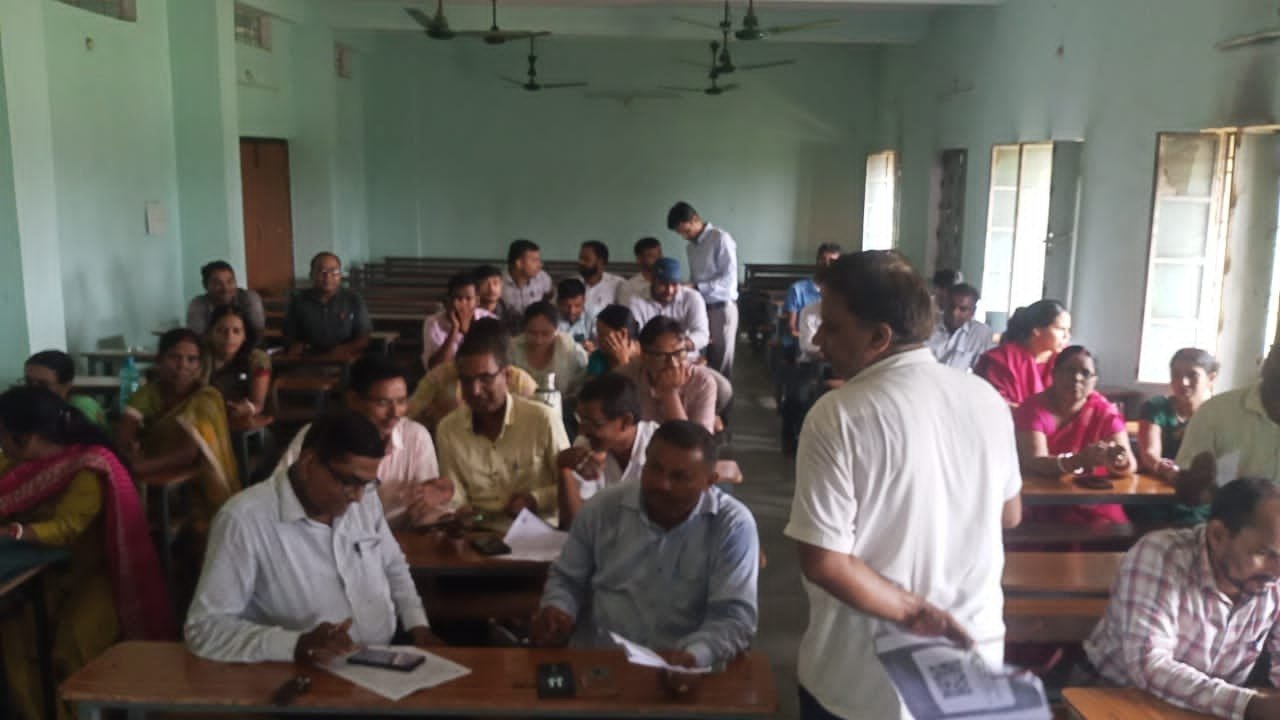Training held for nodal teachers in Katrisarai for the ‘Ek Ped Maa Ke Naam’ (A Tree in Mother’s Name) campaign; target set to plant 5,000 saplings.