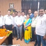 Teachers accorded a grand welcome to the newly appointed DEO, Hemchandra, and expressed hope for the resolution of pending issues.