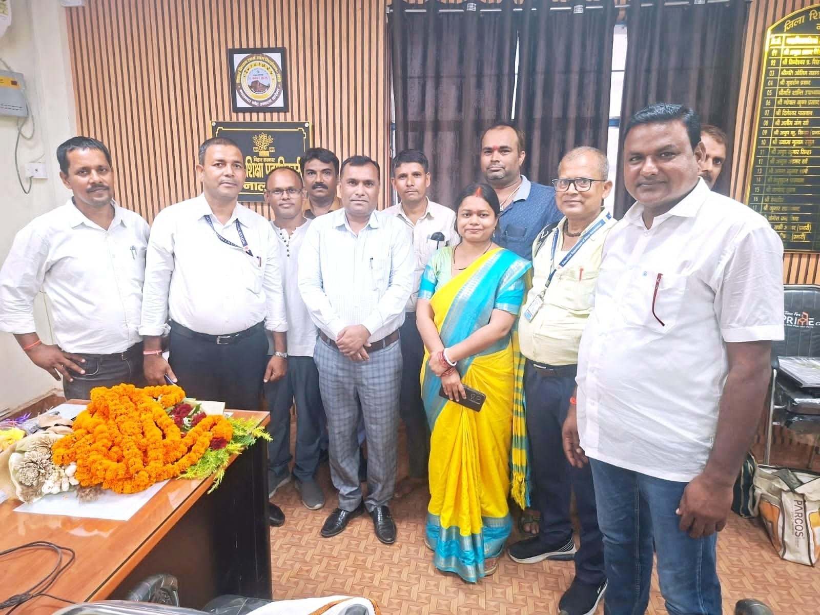 Teachers accorded a grand welcome to the newly appointed DEO, Hemchandra, and expressed hope for the resolution of pending issues.