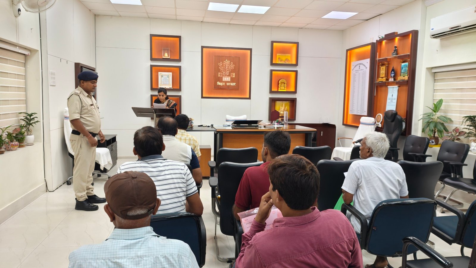 The District Magistrate issued necessary instructions to officials regarding 26 applications at the public grievance hearing.