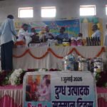 Milk producers in Ben received a bonus, with the money and gifts distributed among 476 farmers.