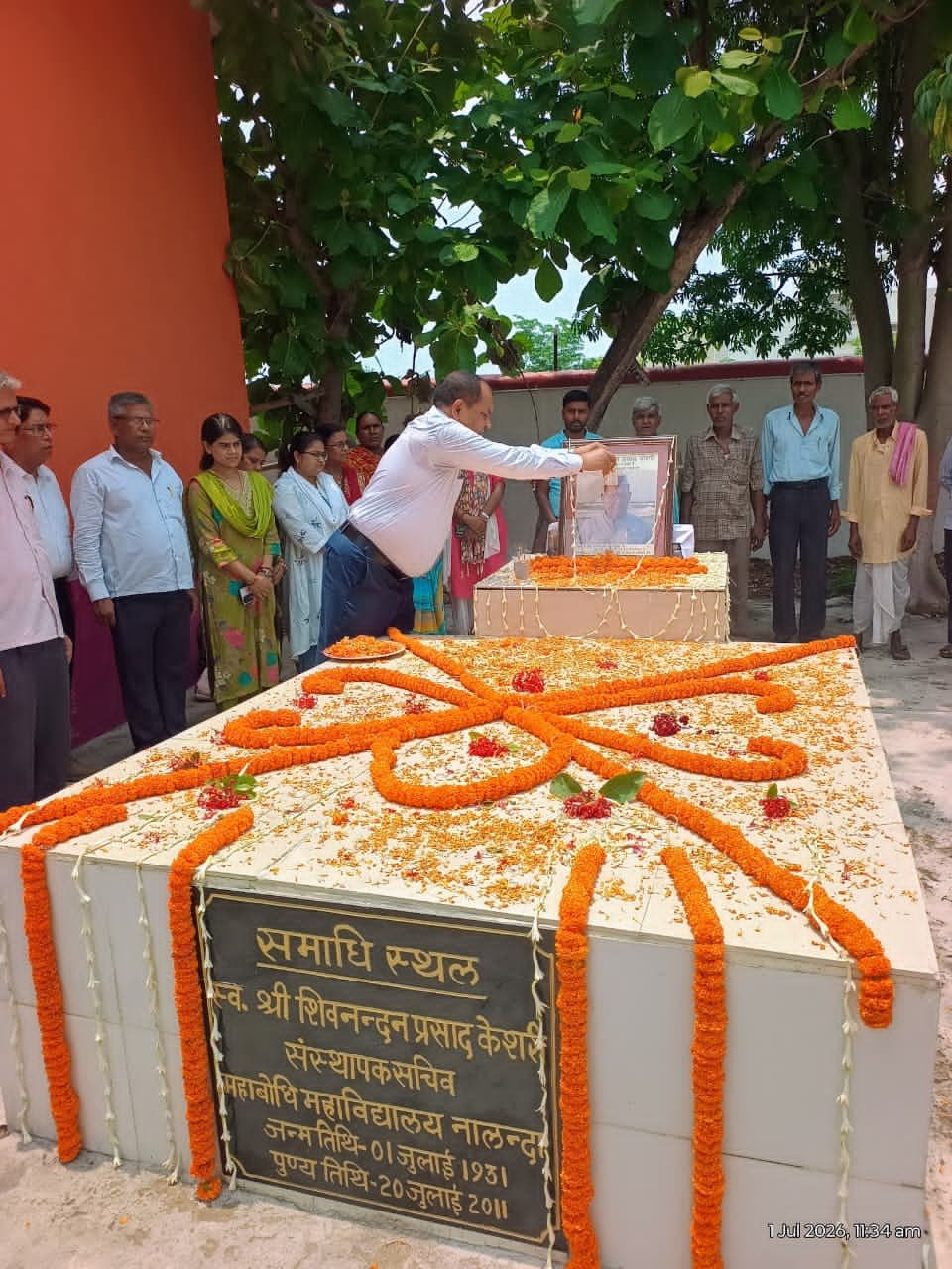 A wave of reverence poured in on the 95th birth anniversary of the late Shivnandan Prasad Keshari, founder of Mahabodhi College; his contributions to education and social service were honored.