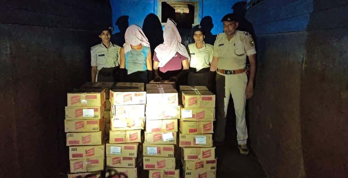Major action by Jehanabad Police: 822 liters of foreign liquor recovered from truck, two smugglers arrested