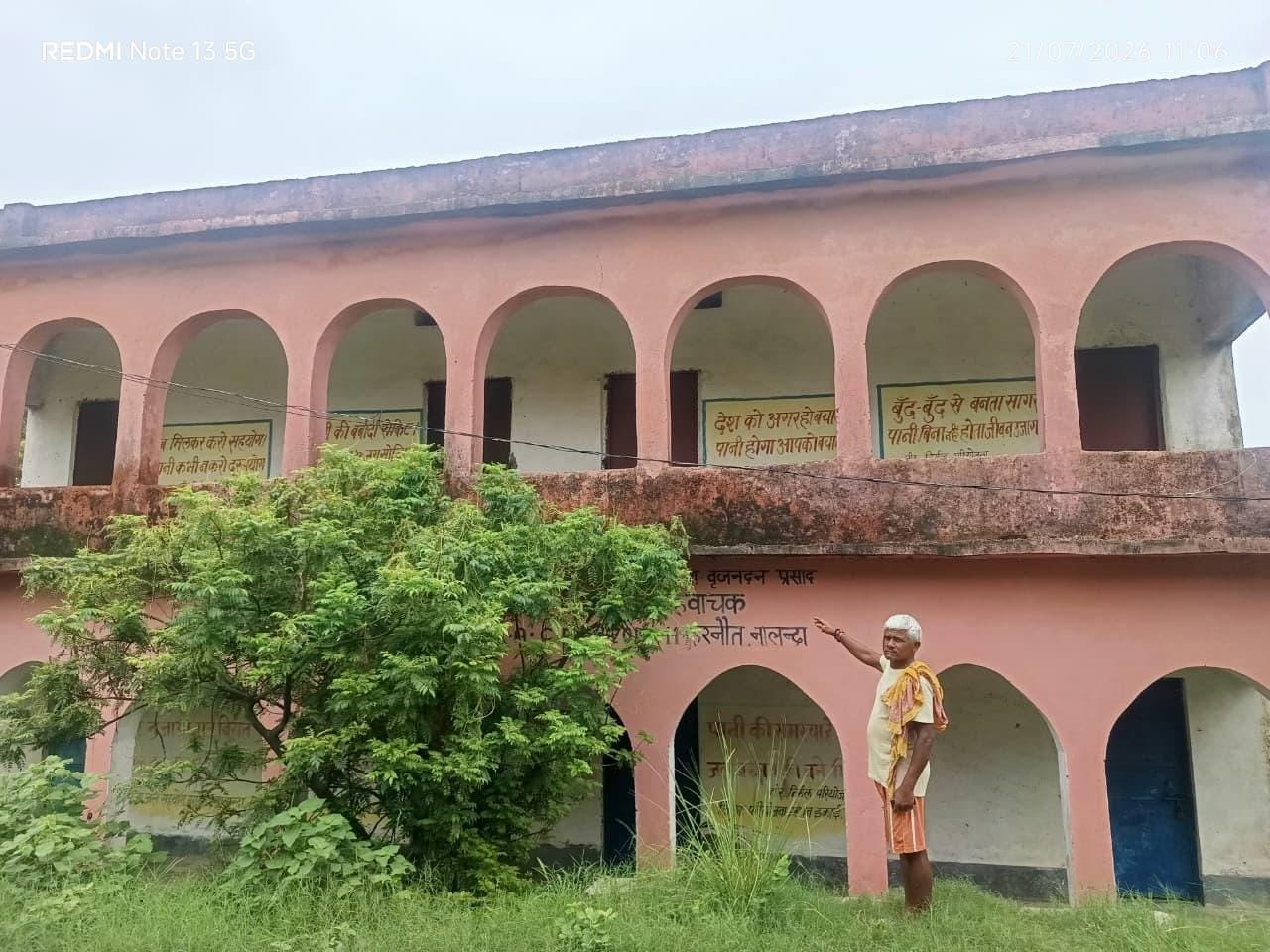 Mahwachak School has been abandoned for eight years, with no students or teachers left, and the government building closed.