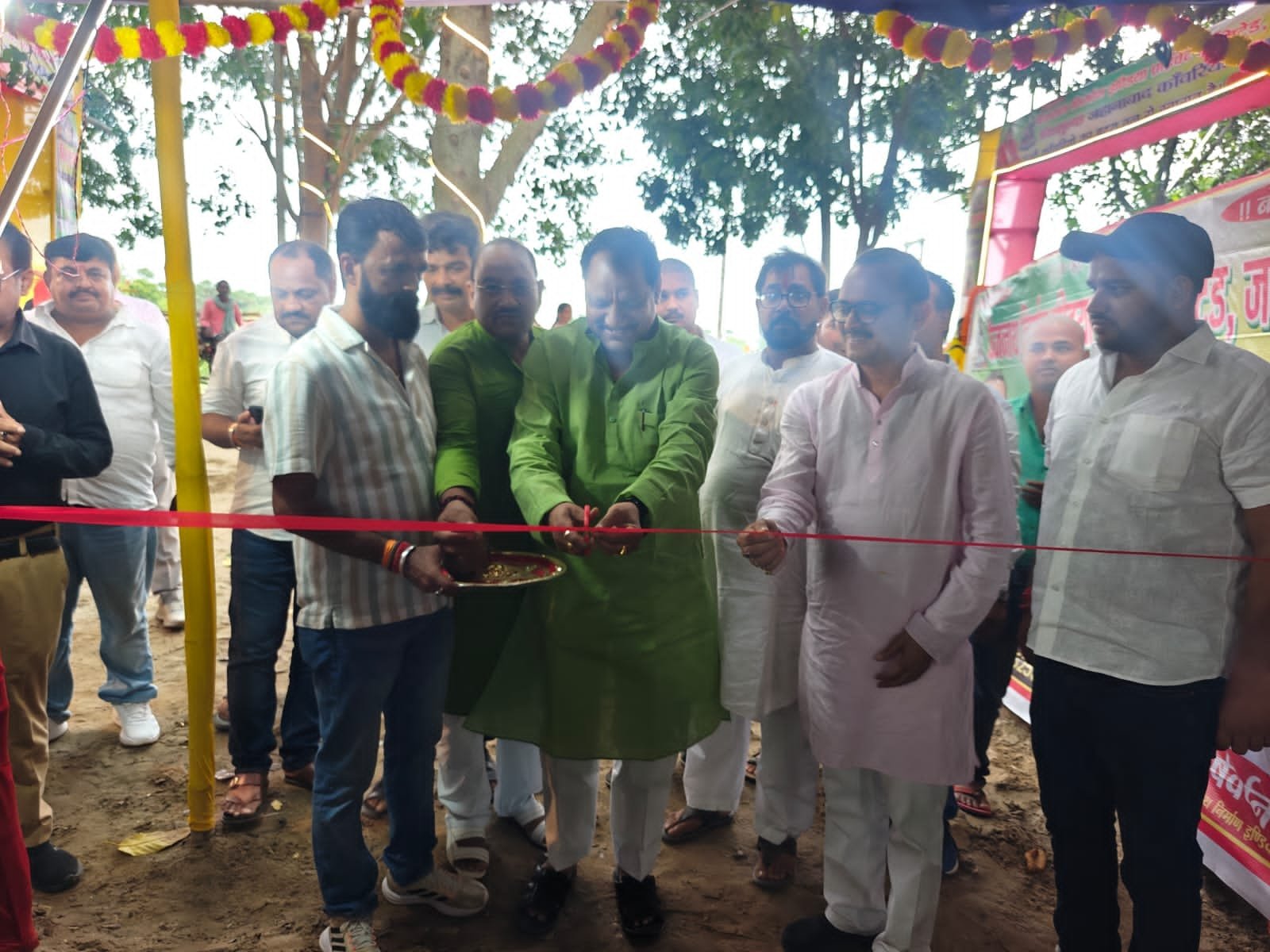 The free service camp for the construction of Baijnath on the Baidhpur Kanwaria path was successfully started.