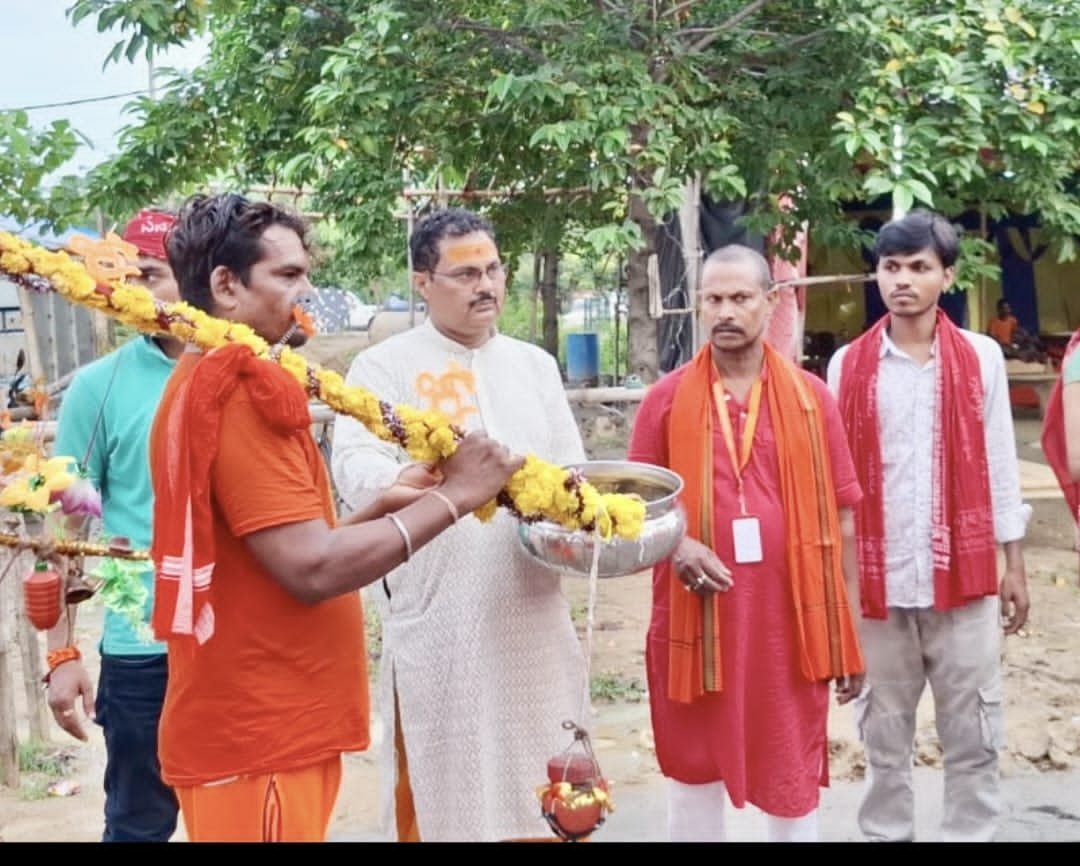 Nalanda Free Service Camp dedicated to the service of Kanwariyas, Arvind Sinha's family is giving the message of humanity and devotion to Shiva.