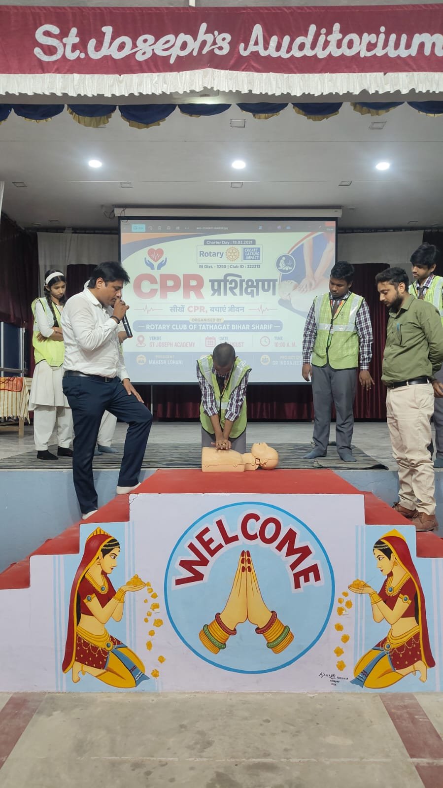 Rotary Club teaches lifesaving skills, CPR training participants learn emergency techniques