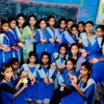 Girls' Middle School painted in Rakhi colours, children gave the message of brotherhood and plastic-free society