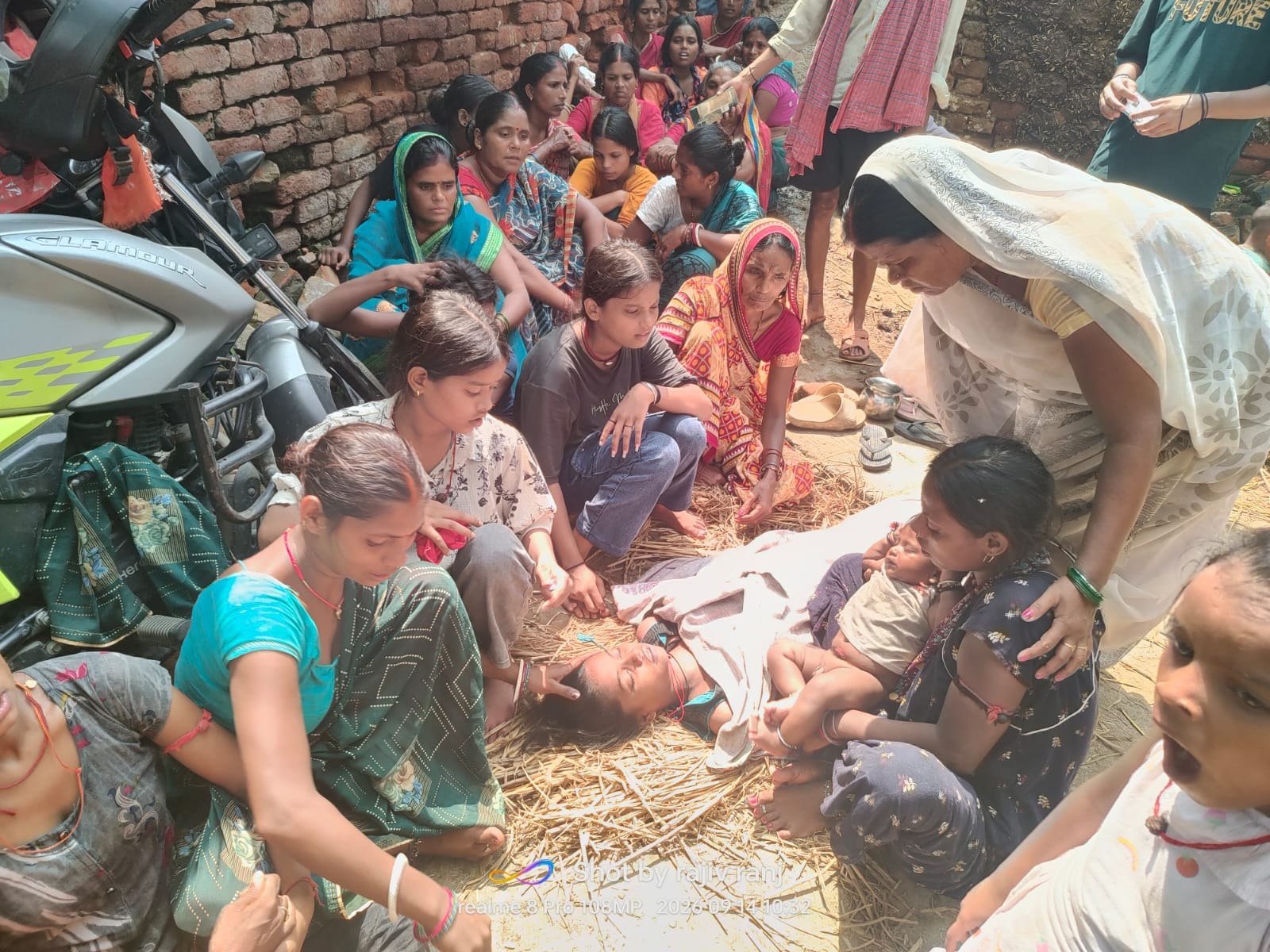 13-year-old girl bitten by a snake while sleeping in Mubarakpur; dies during treatment.