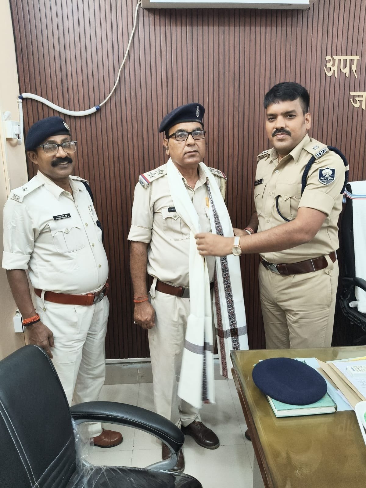 Additional Superintendent of Police bids an emotional farewell to Sub-Inspector Arvind Kumar upon his retirement.