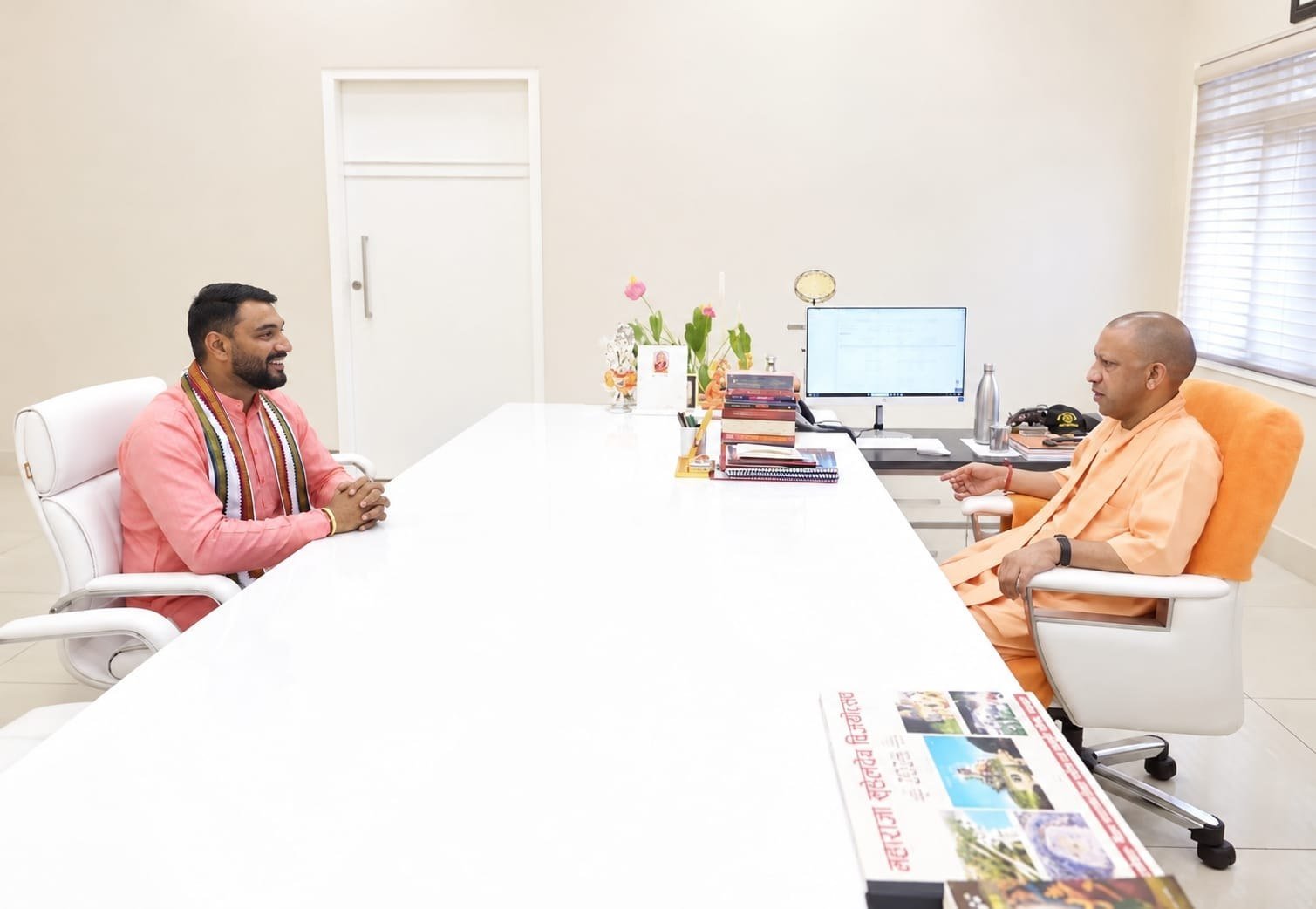 Initiative for the development of Jaymangalagarh Shaktipeeth: Prabhat Singh meets Yogi Adityanath.