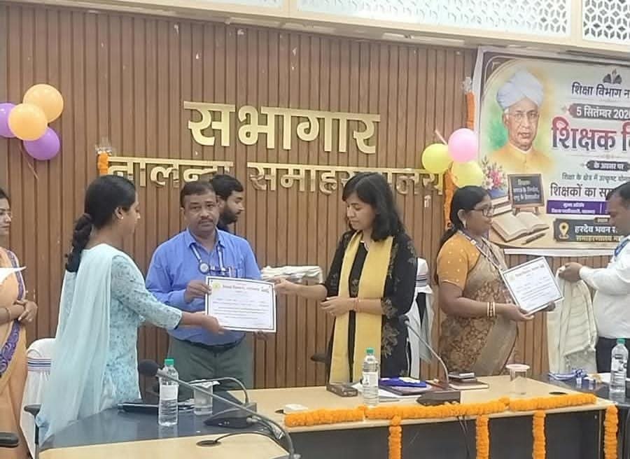 Teacher Rakesh Prasad honored for innovation and excellent work in Children's Parliament
