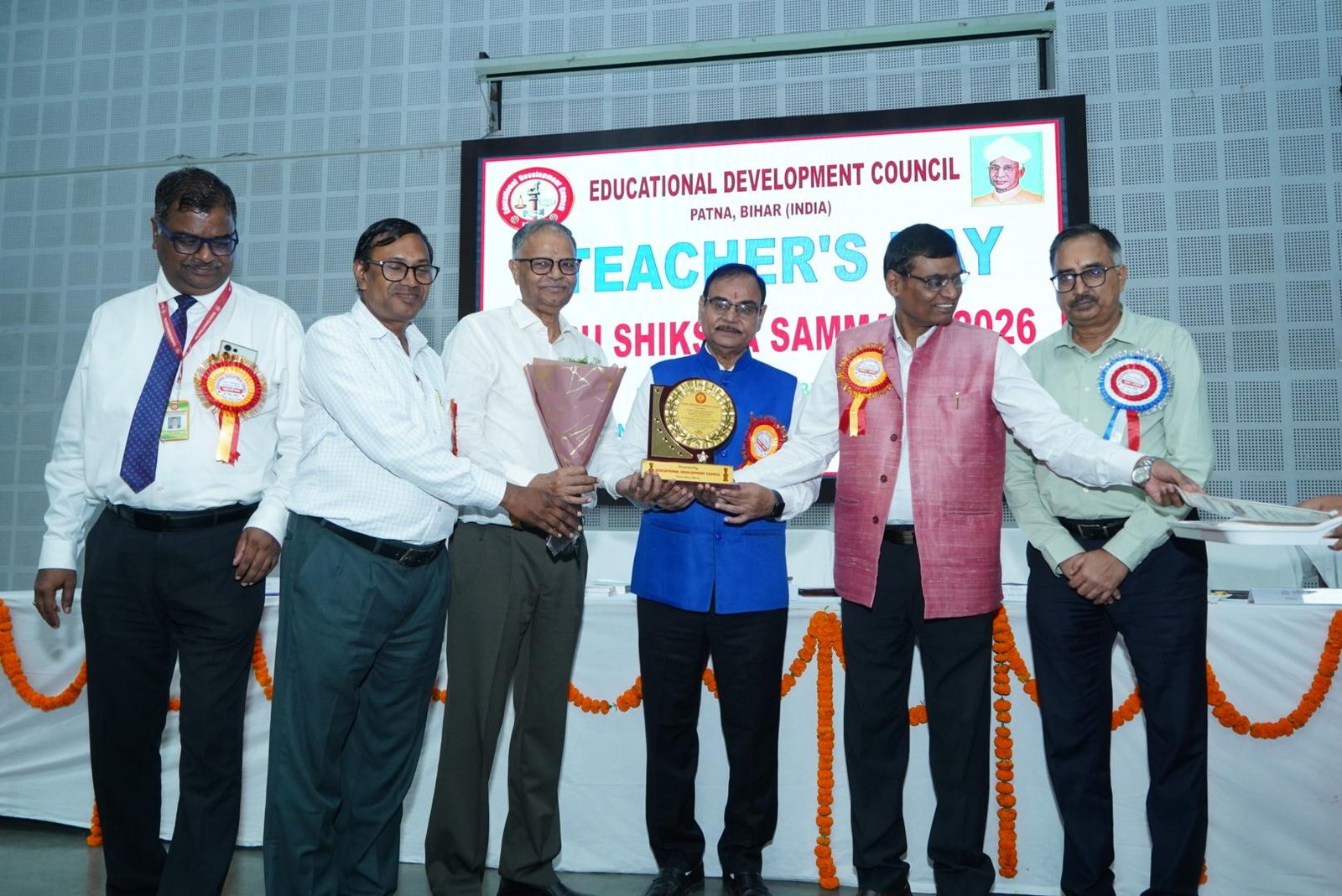 JD Women's College organised a Guru Samman event where 25 teachers from Bihar received the 'Guru Shiksha Samman-2026'.