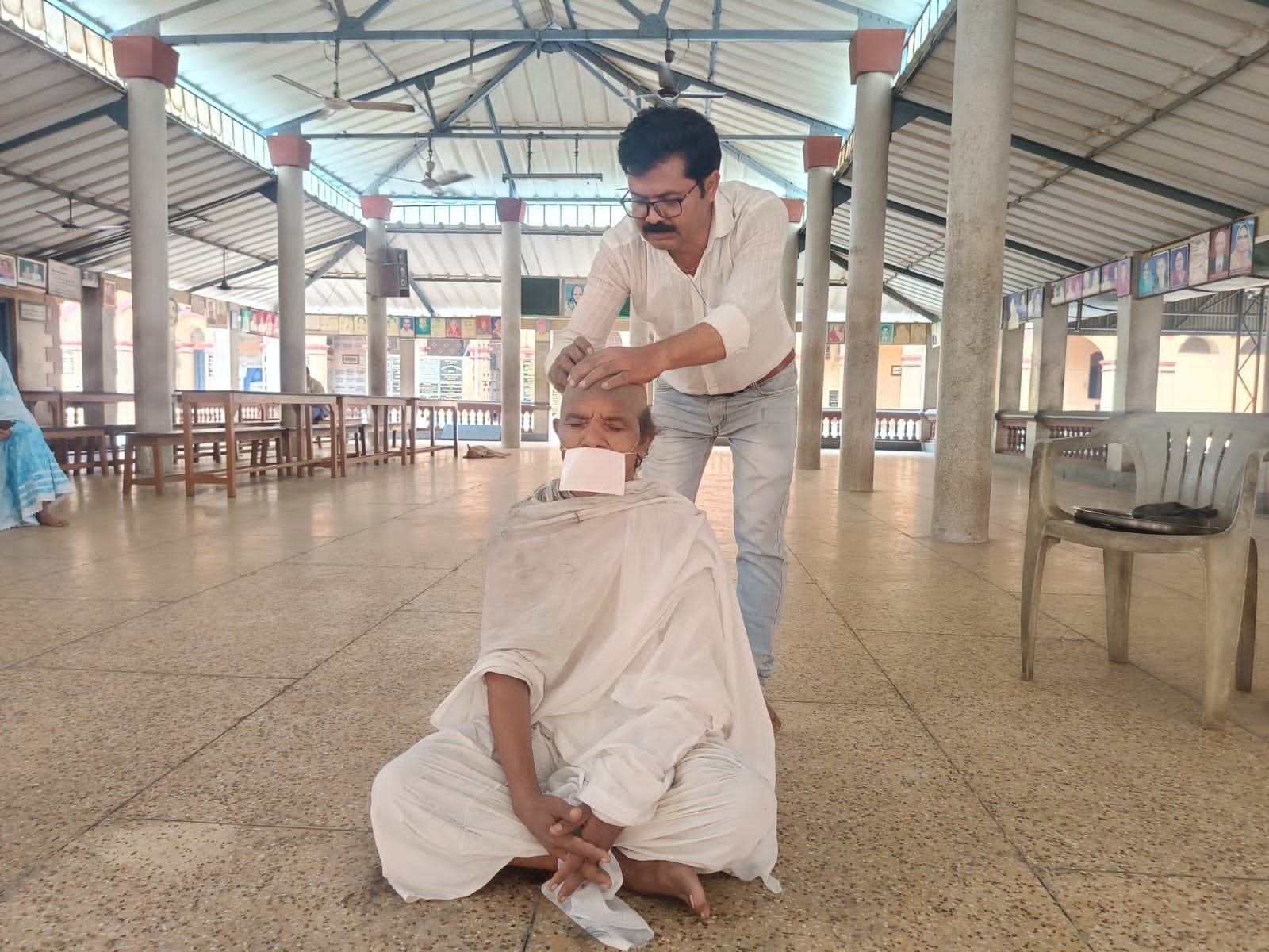 Jain saint Soham Muni Maharaj in Rajgir gave the message of hair plucking, sacrifice and penance.