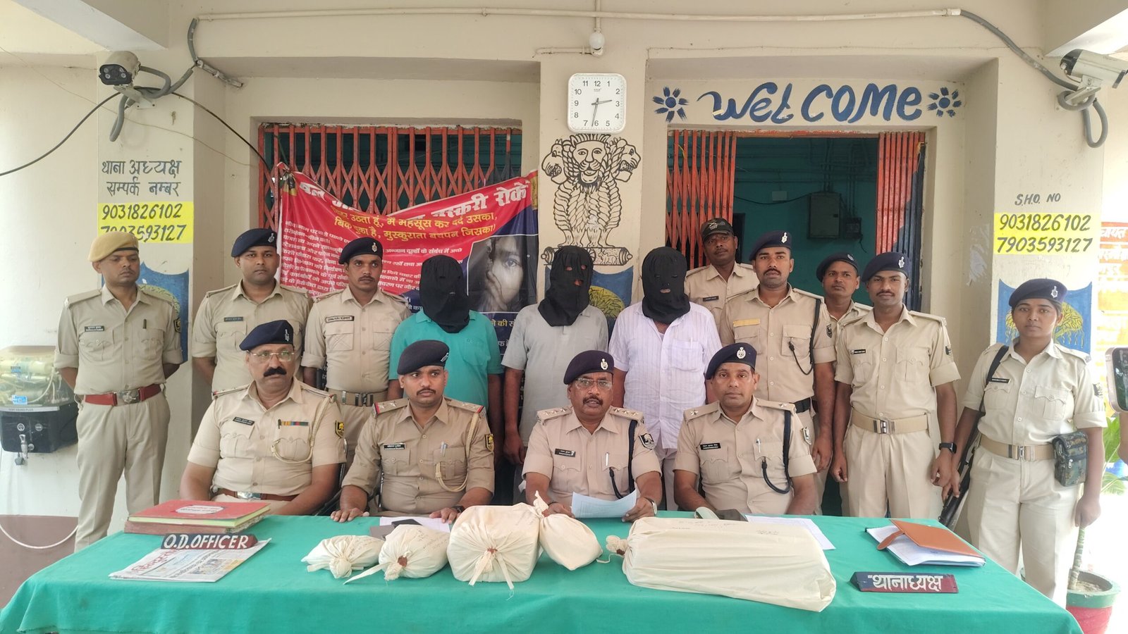 Ganja smuggling busted in Nagarnausa, 7.471 kg ganja and Rs 3.70 lakh recovered, three arrested