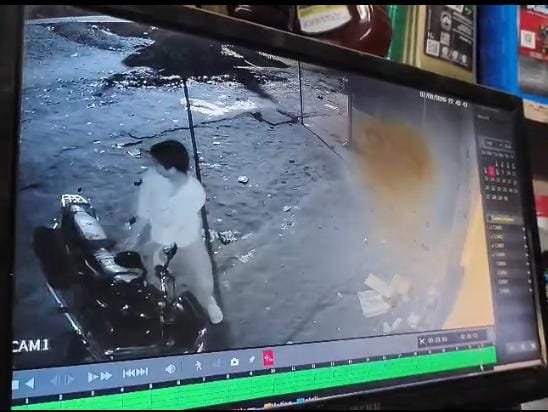 Bike stolen from in front of hospital in Harnaut market, suspect unlocks lock with master key; incident captured on CCTV