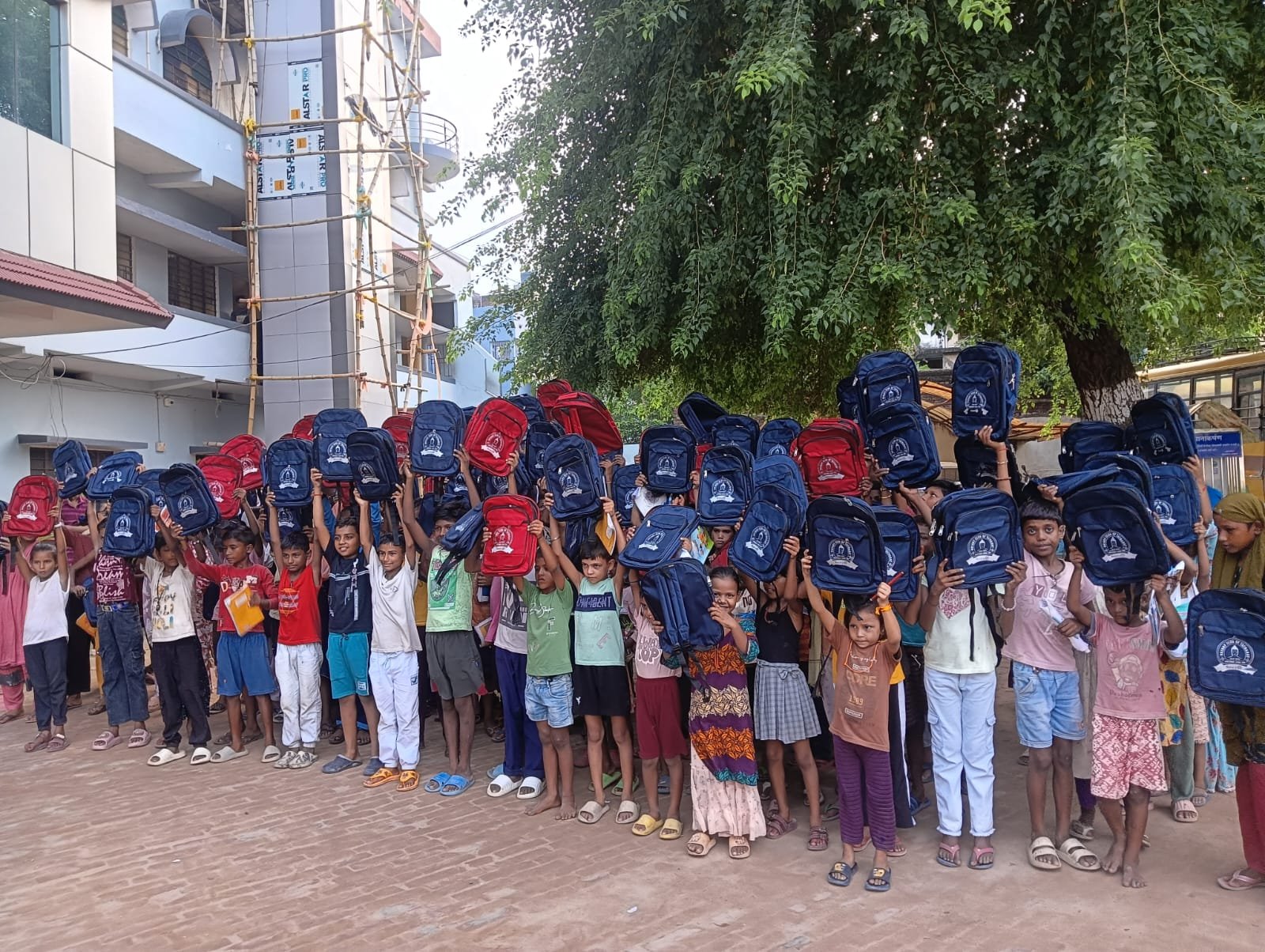 The dreams of 350 needy children found new support, Rotary Club Tathagata distributed school bags.