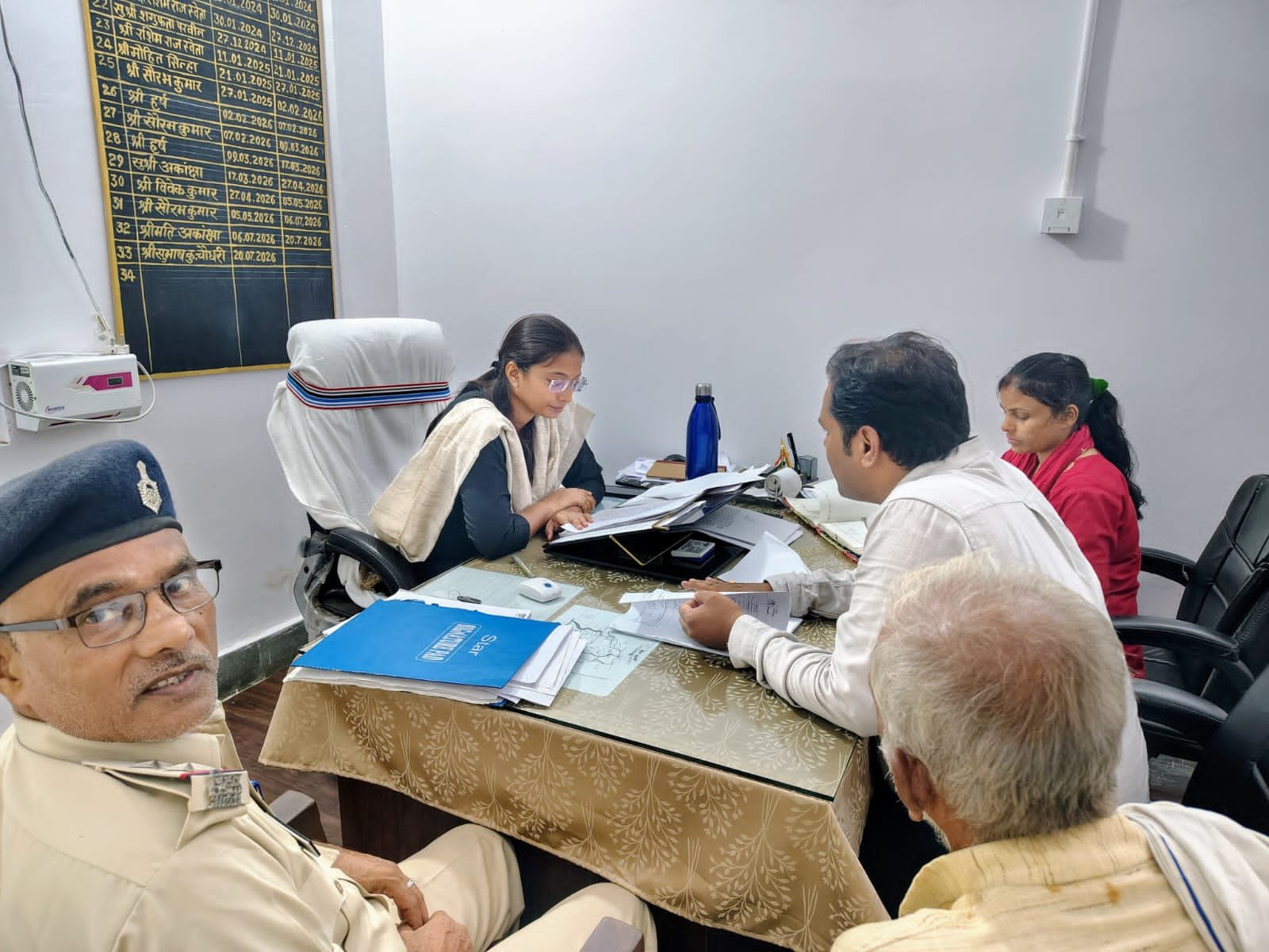 The villagers' grievances were heard in the public court, both cases were resolved on the spot.