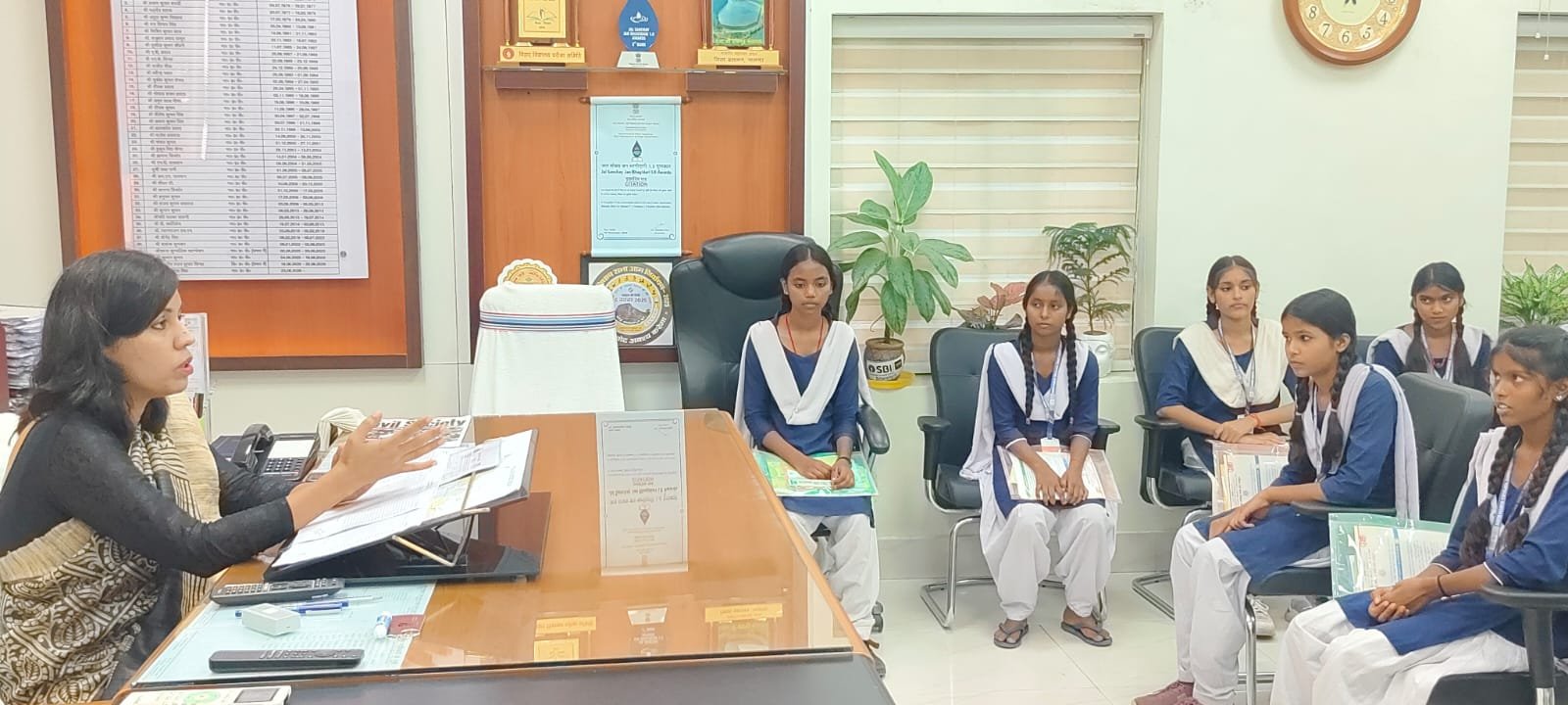 Students reached the Collectorate from the classroom, DM Udita Singh gave them a first-hand experience of administrative work.