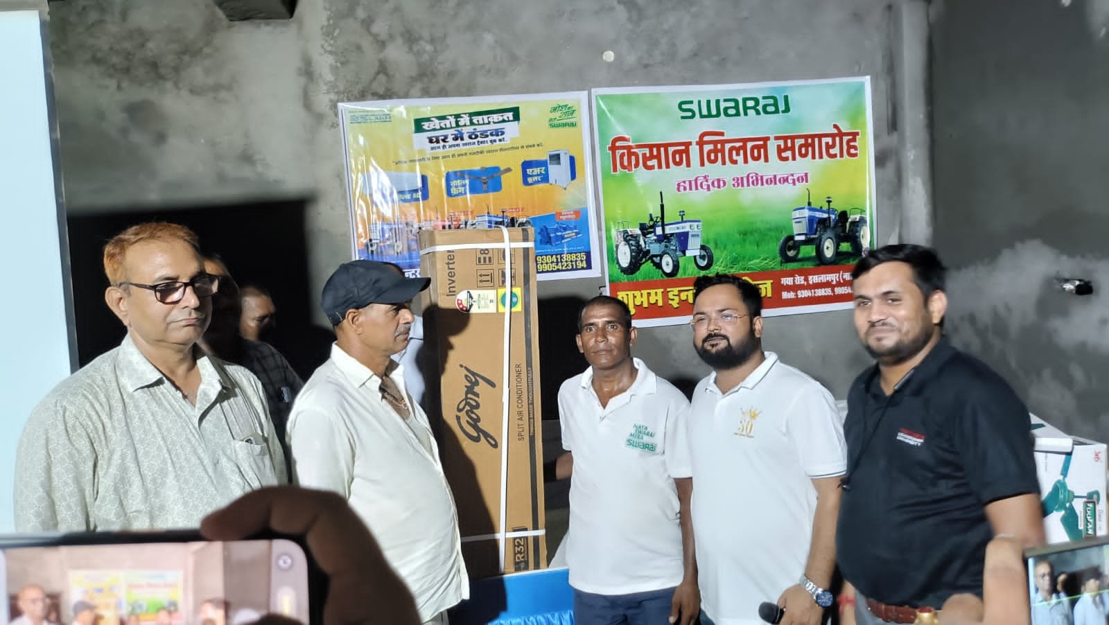 Swaraj Tractors distributes attractive gifts to farmers by making them aware of advanced farming techniques.