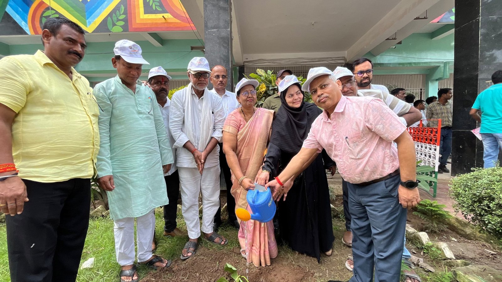 Bihar Sharif Municipal Corporation takes a pledge for cleanliness under the 'Swachhata Hi Seva' campaign.