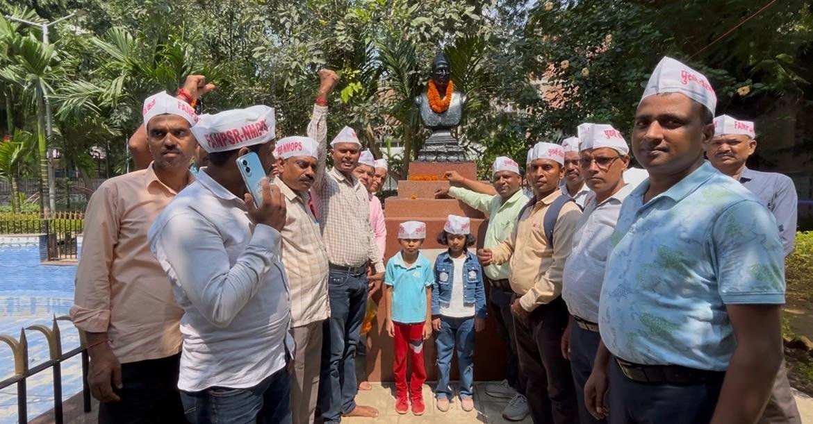Employees in Nalanda staged a *Satyagraha* on Gandhi Jayanti to demand the restoration of the old pension scheme.