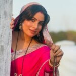Fire spirals out of control during shoot; Bhojpuri actress Sanjana Pandey has a narrow escape.