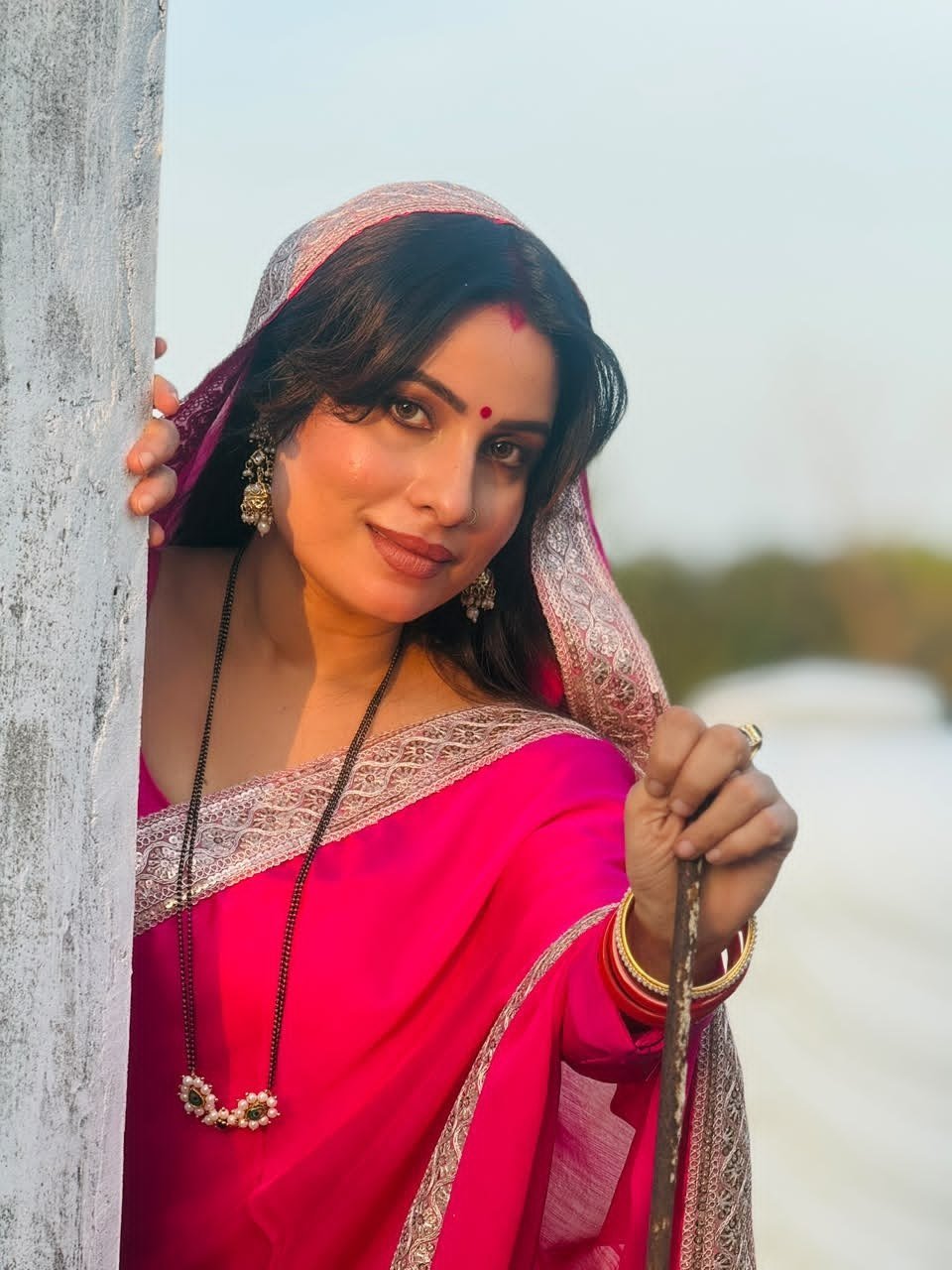 Fire spirals out of control during shoot; Bhojpuri actress Sanjana Pandey has a narrow escape.
