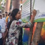 Cleanup of Sangam Ghat intensified ahead of Chhath; DM sends a message of cleanliness by participating in voluntary labor.