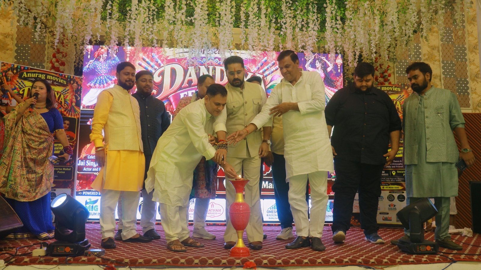 Dandiya fest creates a buzz in Patna; thousands of spectators dance alongside celebrity stars.