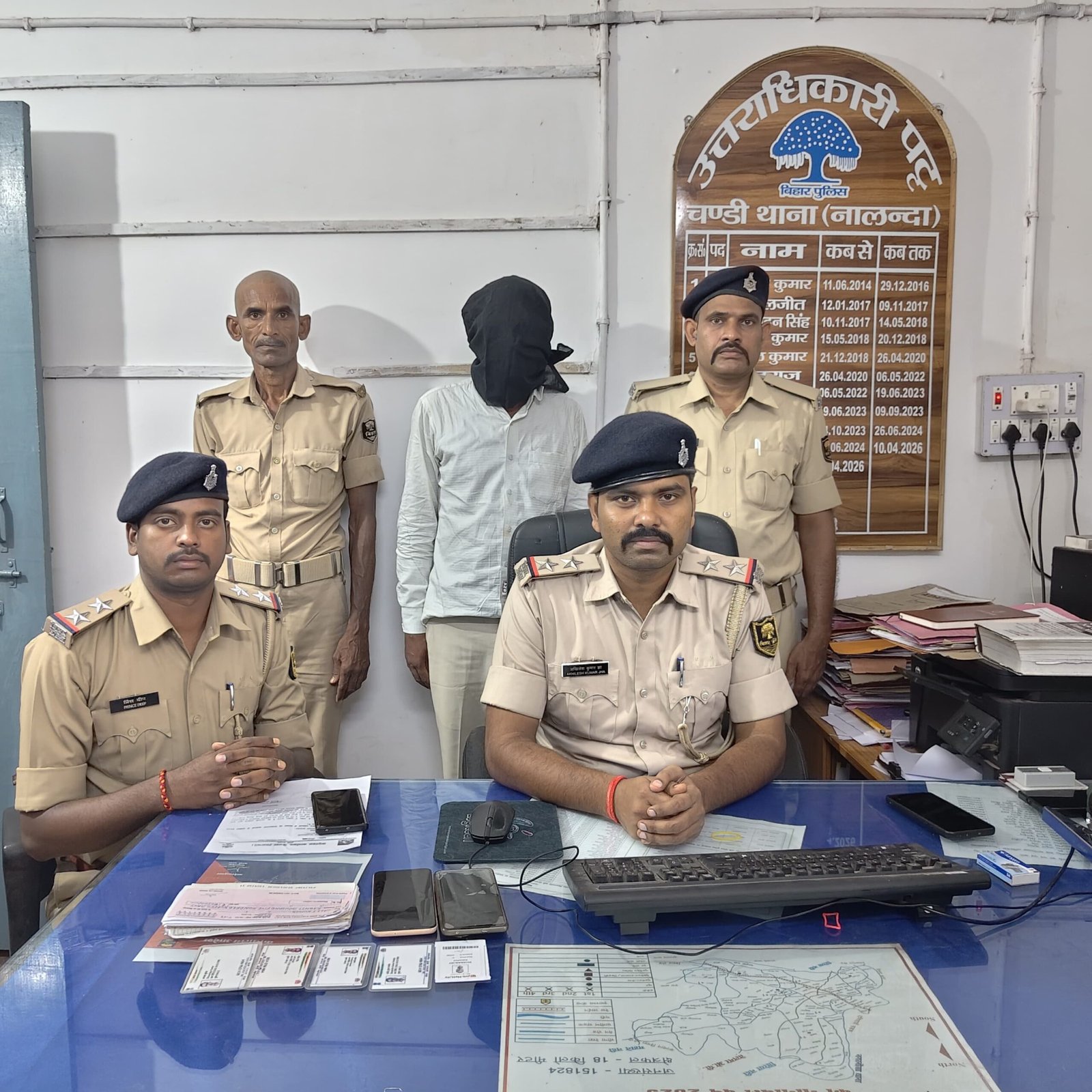 Fake agent arrested for accepting cheques in the name of insurance renewal, 48 cheques and 4 Aadhaar cards recovered